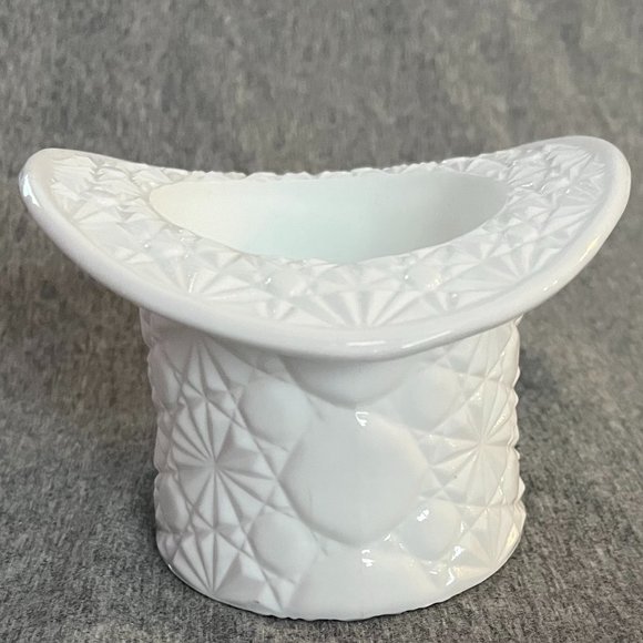 Fenton Milk Glass Top Hat in the pattern of Daisy and Button - Picture 2 of 6